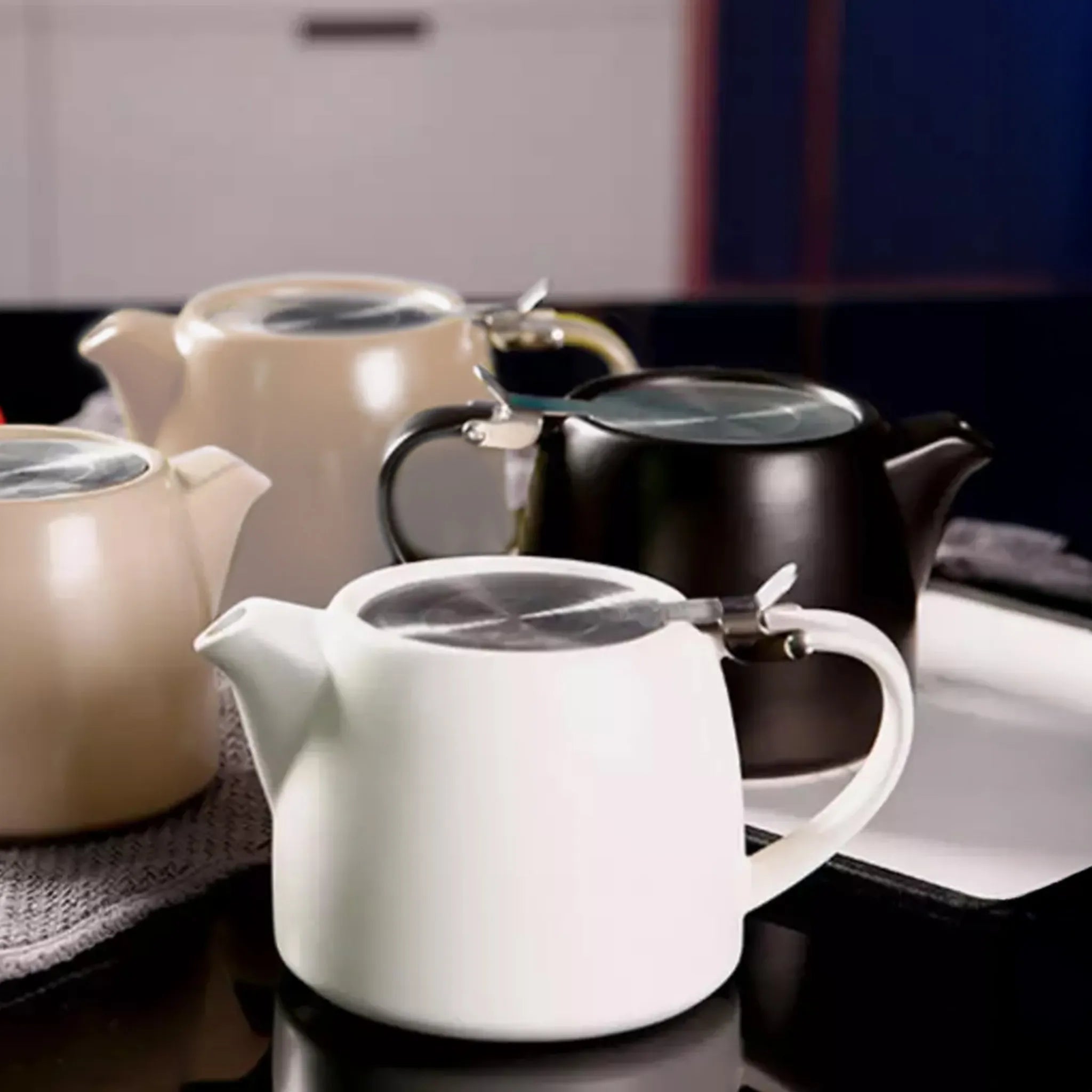 Carafe en céramique moderne avec infuseur, blanche (500 ml)