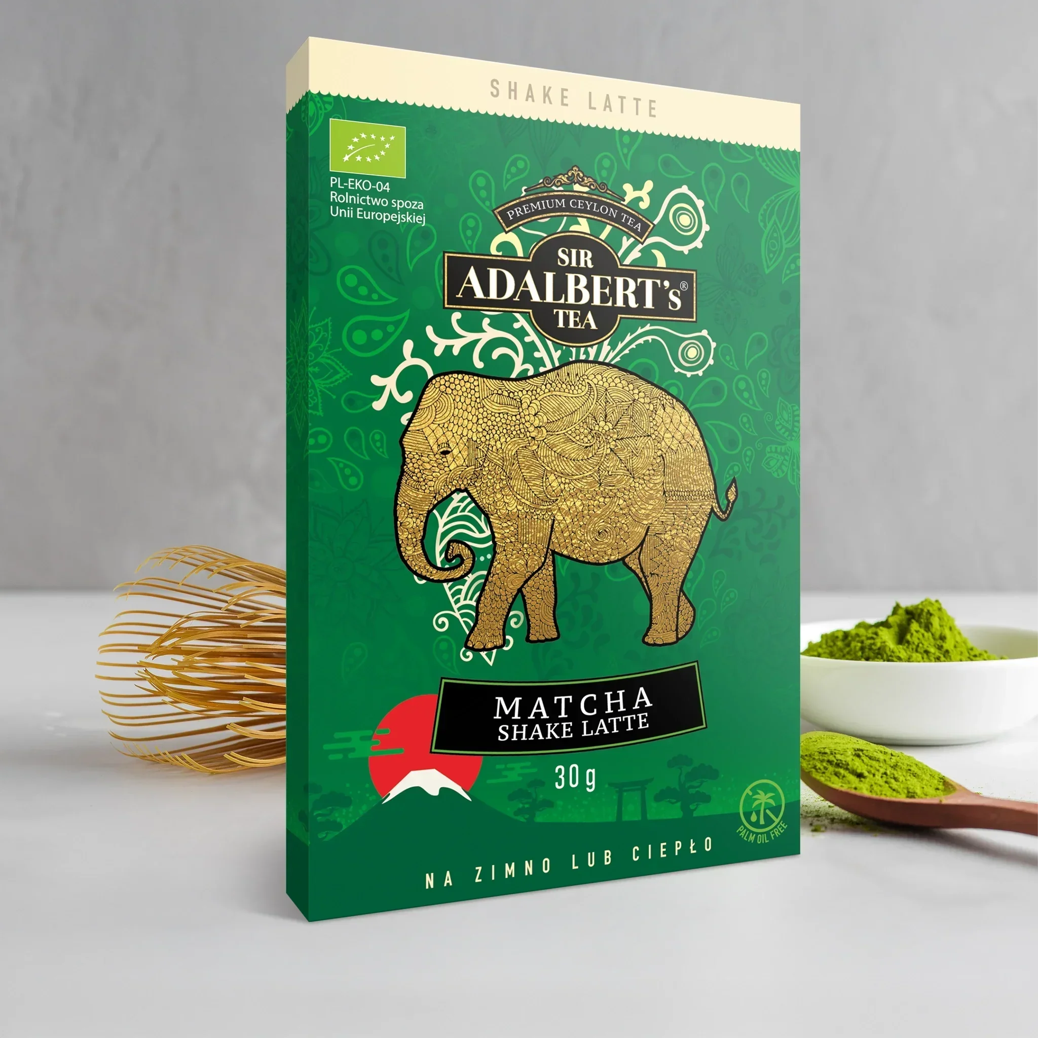 Opakowanie Sir Adalbert's Matcha Shake Latte 30 g na zielonym tle z dekoracyjnym złotym słoniem