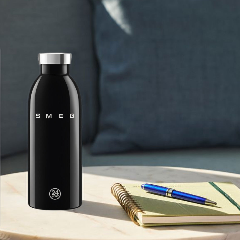 Butelka termiczna SMEG WBF01BL czarna lifestyle