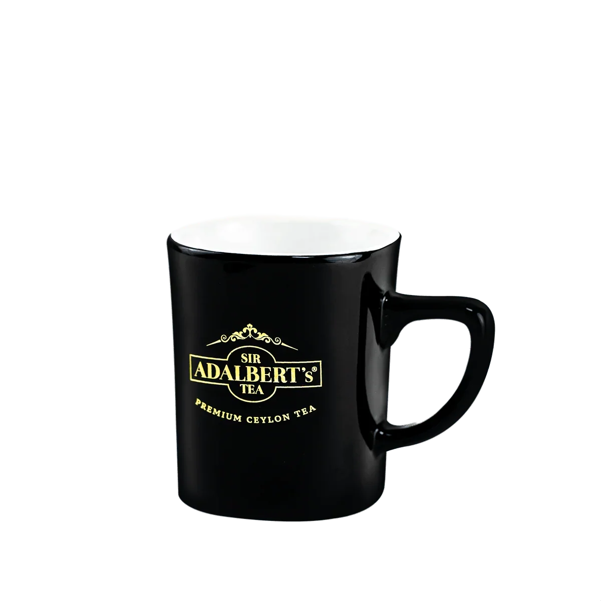 Czarny kubek ceramiczny z uchwytem i żółtym logo Sir Adalbert's Tea