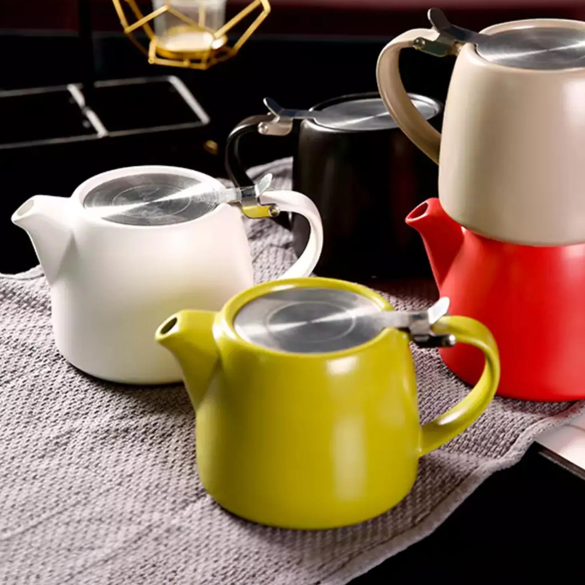 Jarra de cerámica moderna con infusor, color blanco (500 ml)