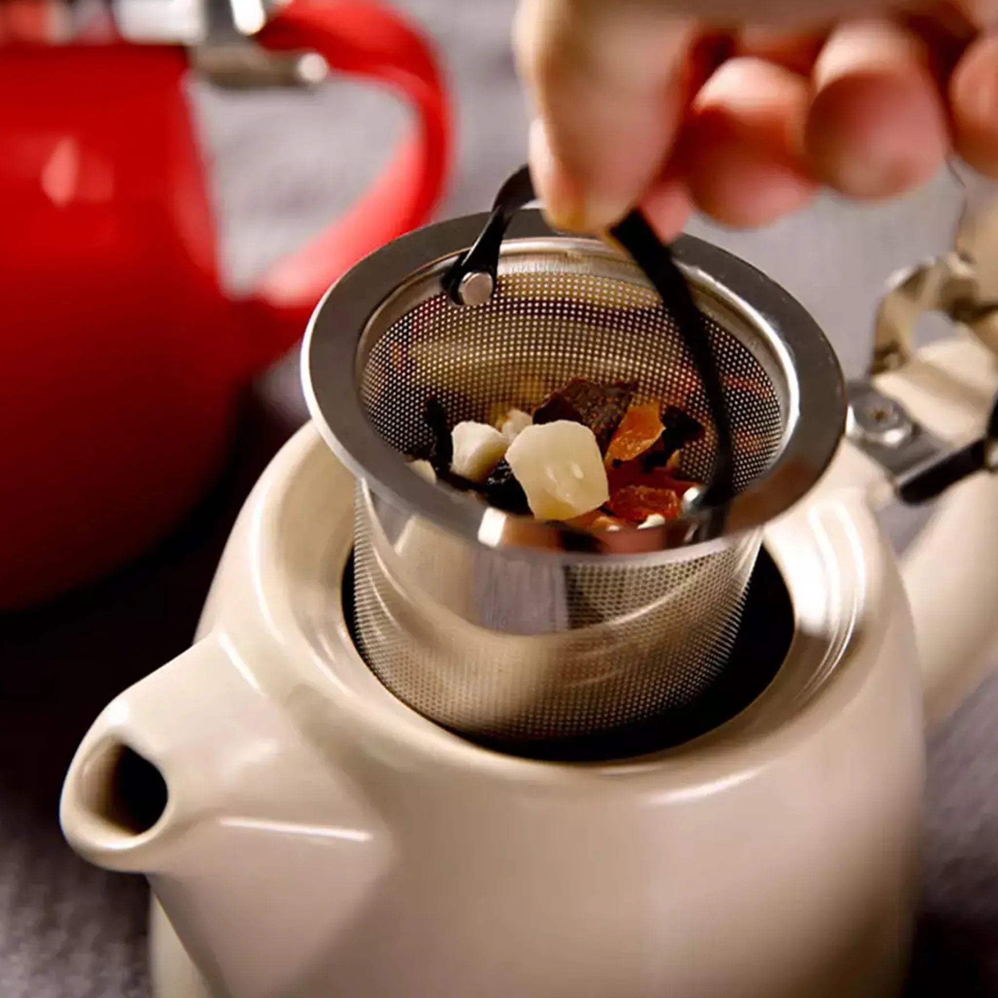 Carafe en céramique moderne avec infuseur, rouge (500 ml) 