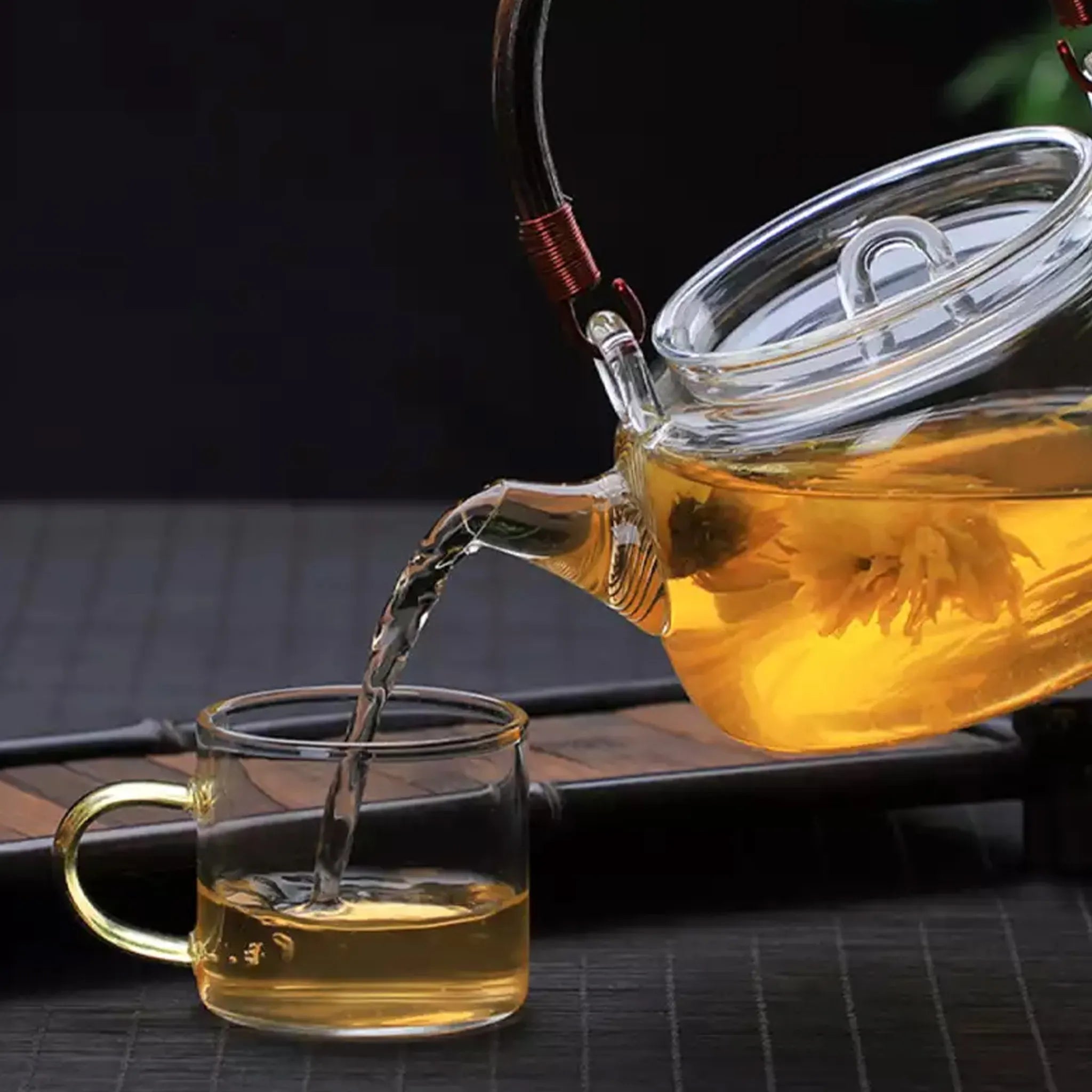 Carafe en verre avec anse en bois (1000 ml) 