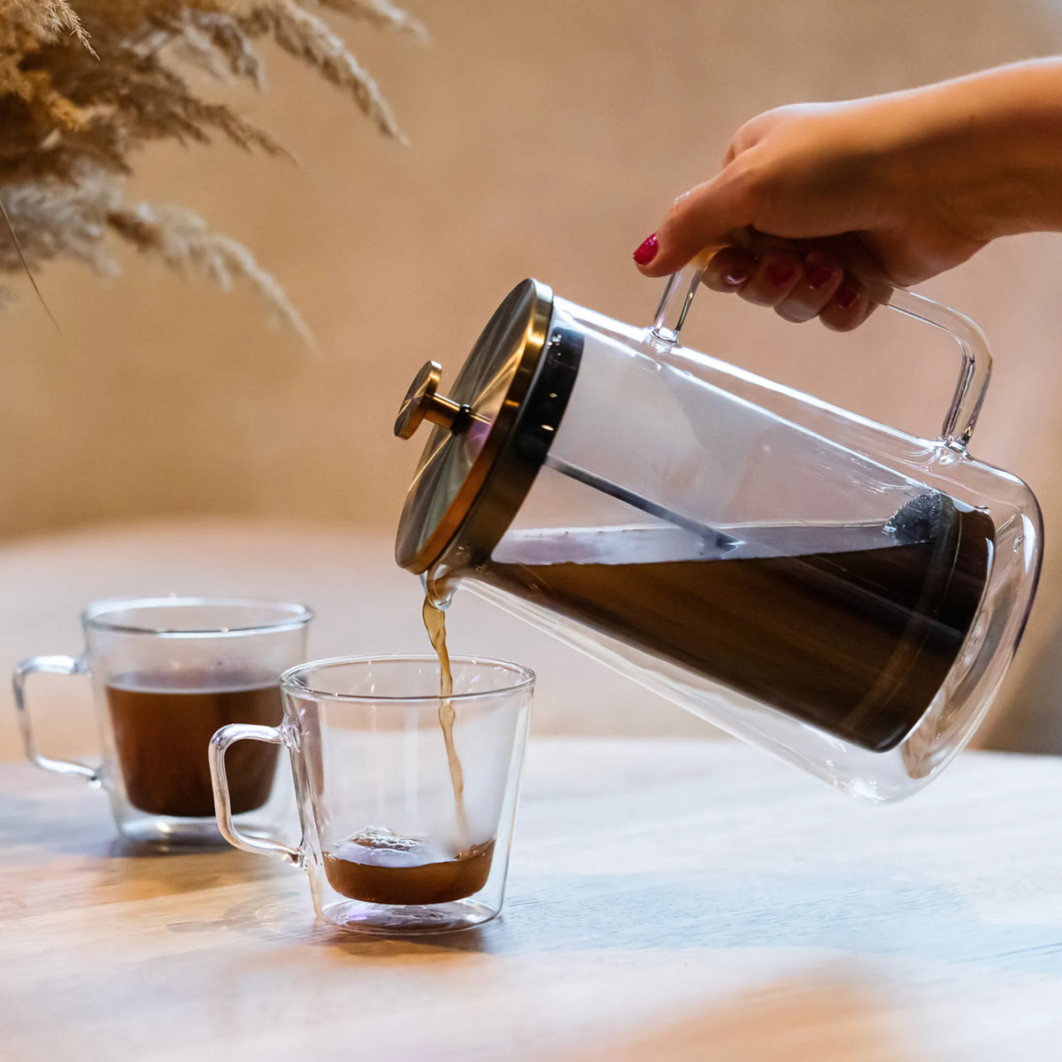 Szklany zaparzacz ze złotą pokrywą Vialli Design Diva, 1000 ml - zdjęcie 6